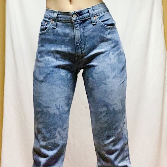 Camo Style Levi’s Jeans - Picture 14 of 16